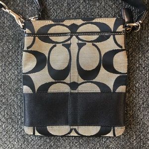 Coach Women's Signature Messenger Crossbody